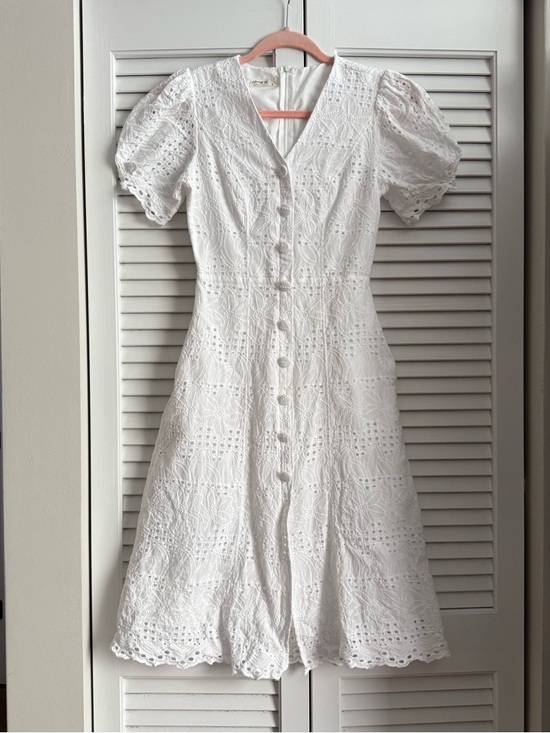 Hang Oi Dresses & Skirts - White Eyelet Button-Front Puff Sleeve Dress